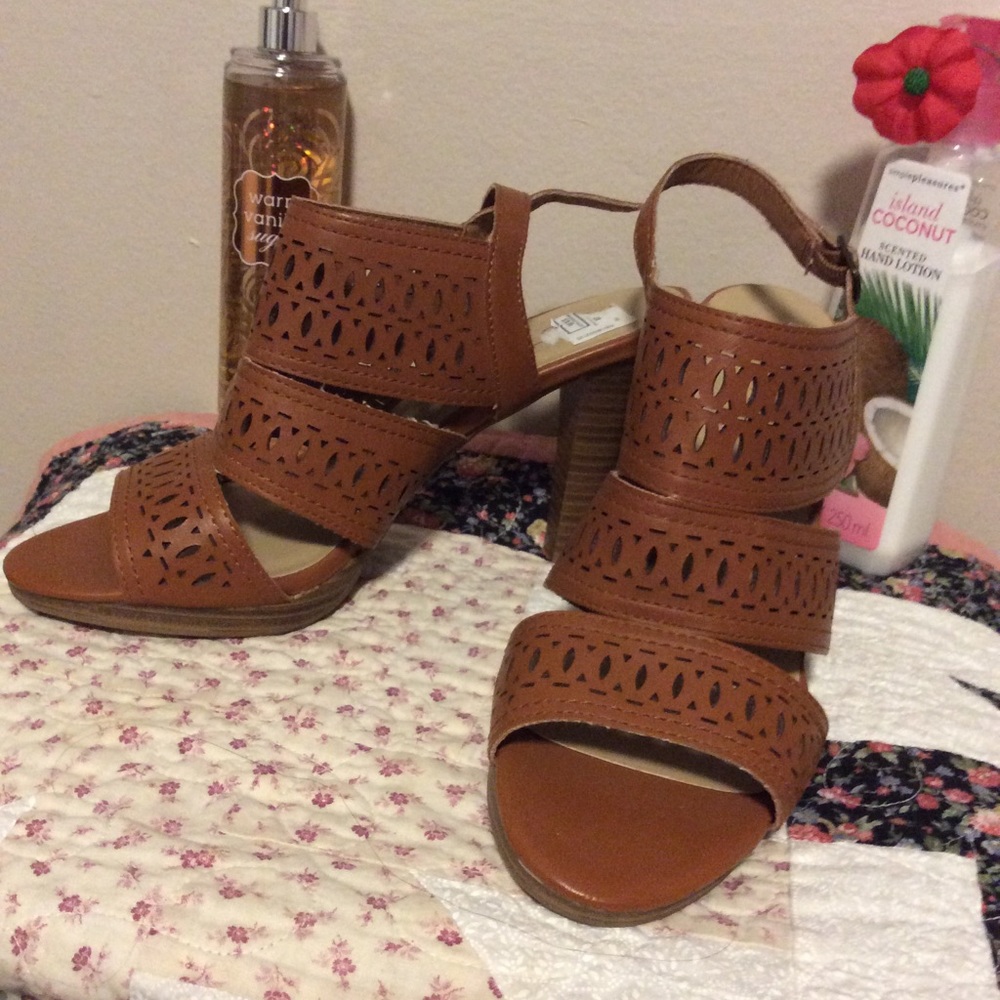 Dress open toe sandals .